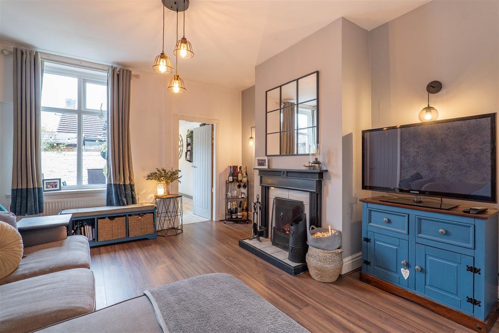 Property photo 2 of 29 Lounge