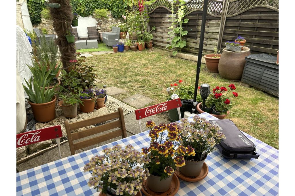 Property photo 3 of 25 Large Garden