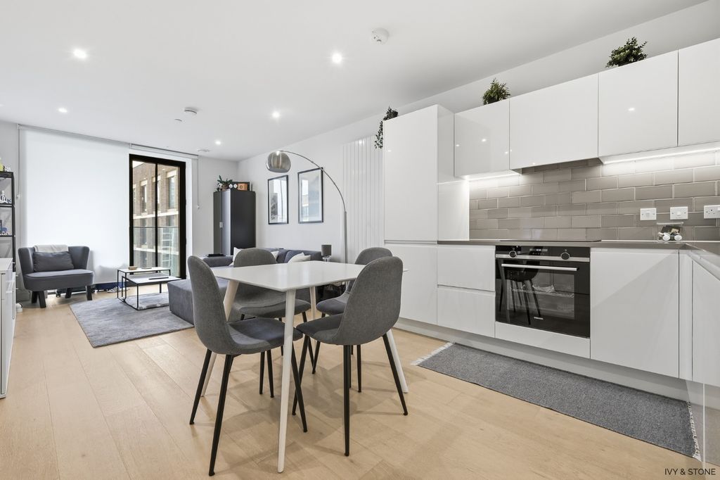 Property photo 2 of 21 4848301