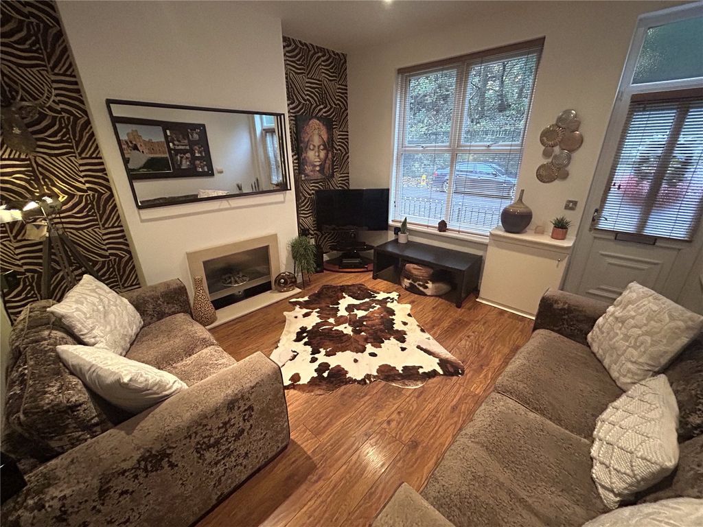 Property photo 3 of 19 Living Room