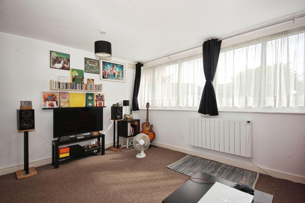 Property photo 3 of 13 Pbox-Img.Jpg