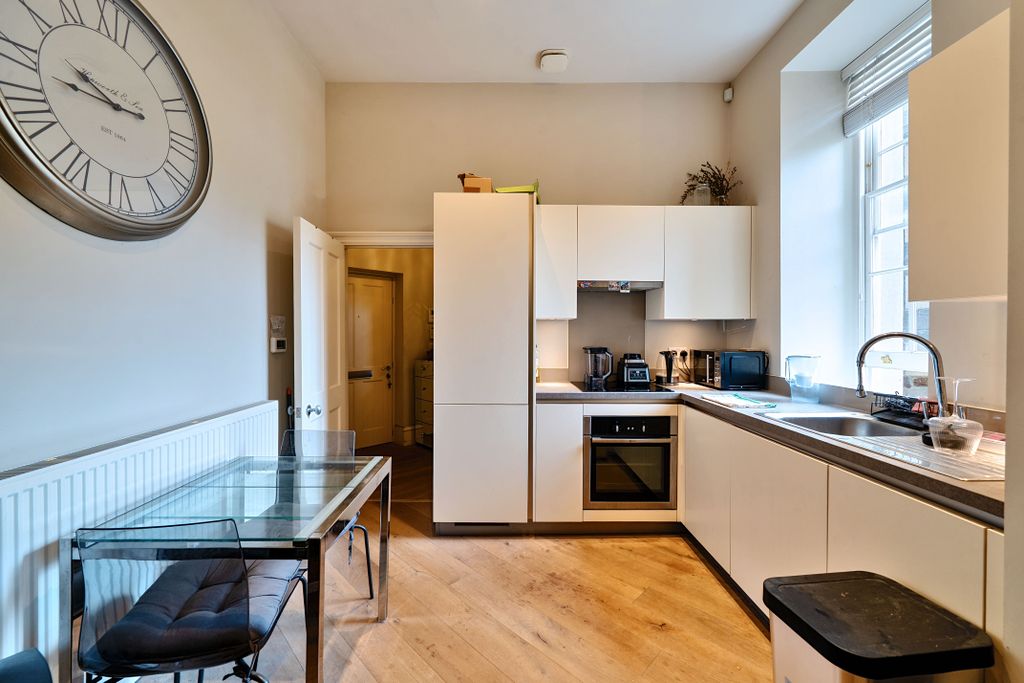 Property photo 1 of 10 Kitchen