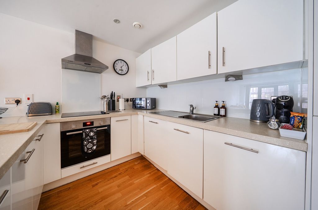 Property photo 3 of 13 1395052-13-694A90...