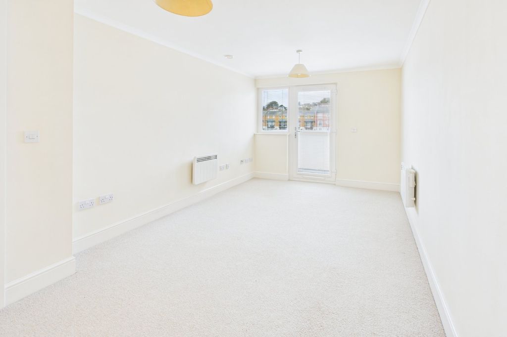 Property photo 3 of 11 Living Room