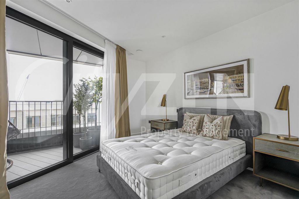 Property photo 2 of 27 Bedroom