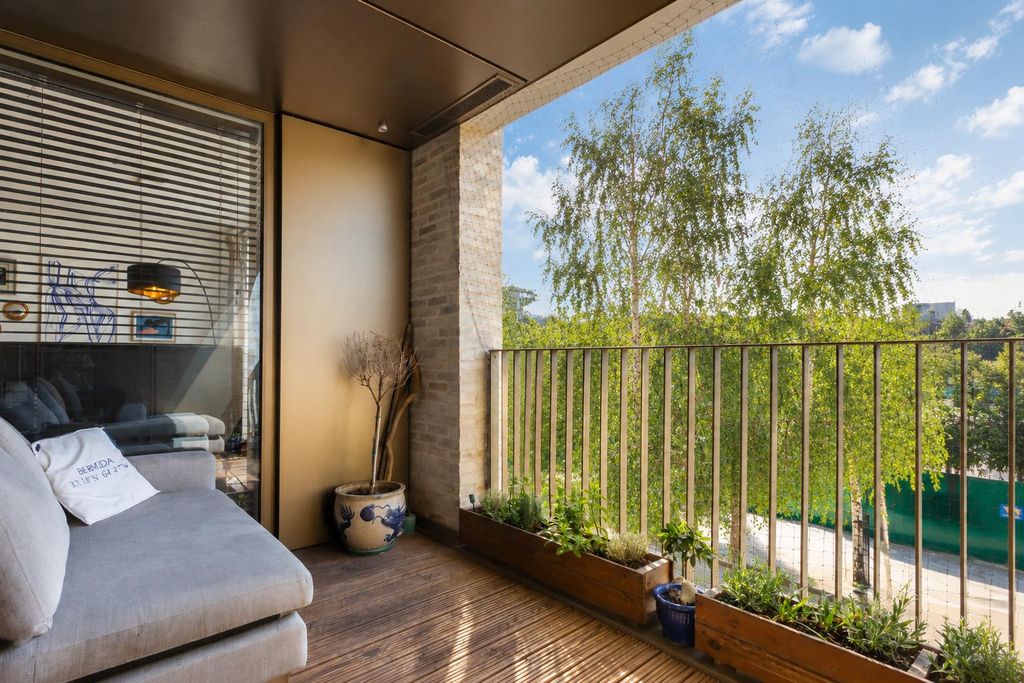 Property photo 2 of 13 Balcony