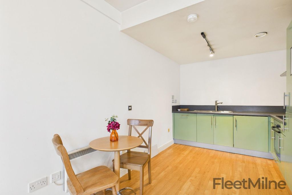 Property photo 3 of 7 Kitchen