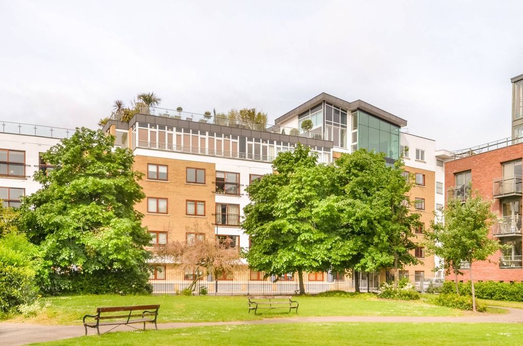 Property photo 2 of 8