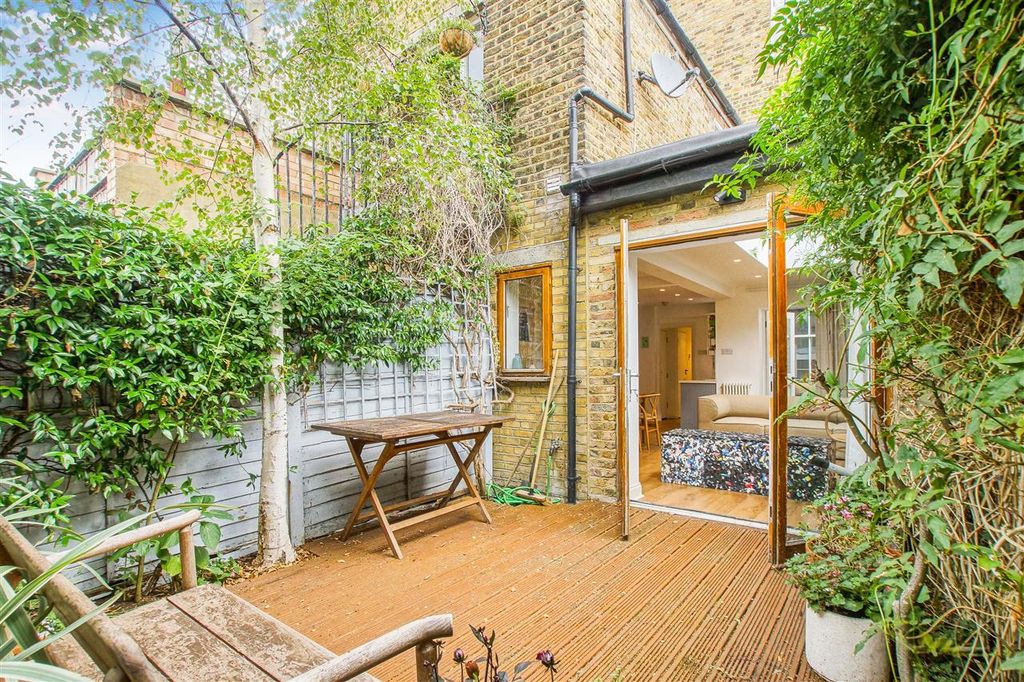 Property photo 2 of 18