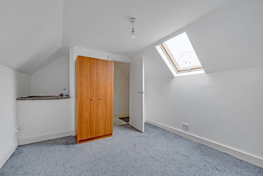 Property photo 3 of 13 Loft Room 