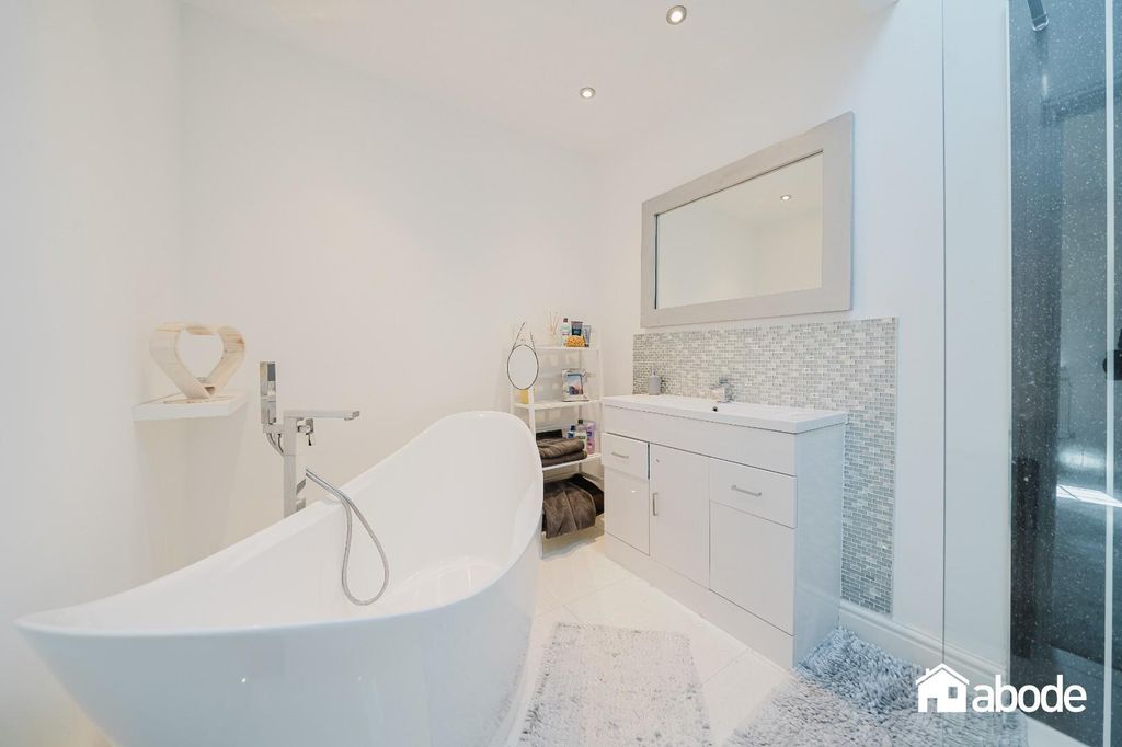 Property photo 3 of 28