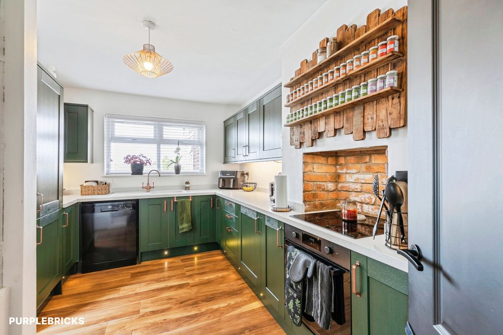 Property photo 3 of 17 Kitchen