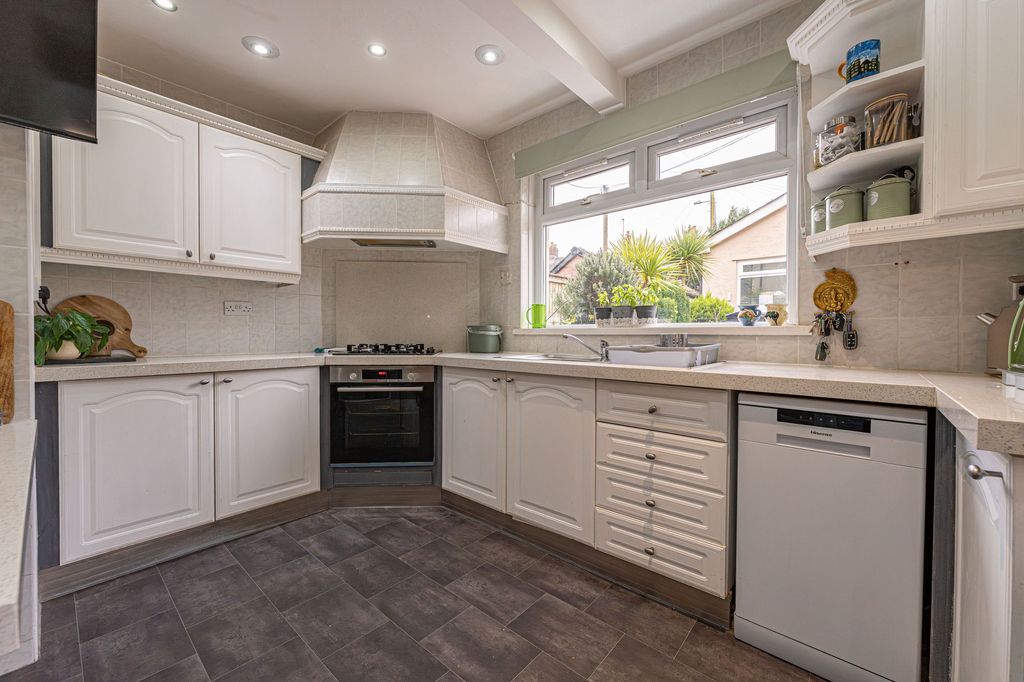 Property photo 2 of 48