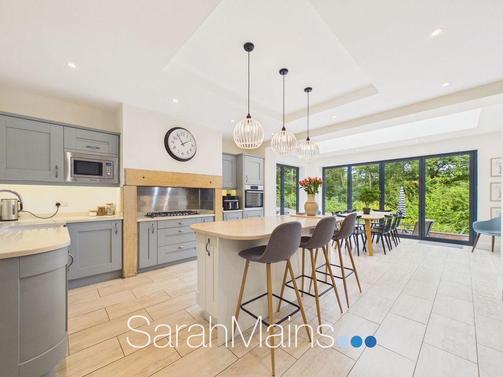 Property photo 2 of 22 Dining Kitchen