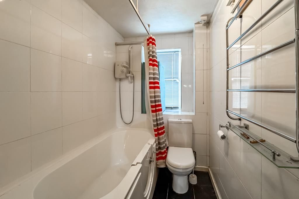 Property photo 3 of 7 Bathroom