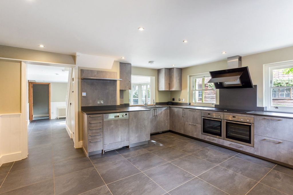 Property photo 3 of 41