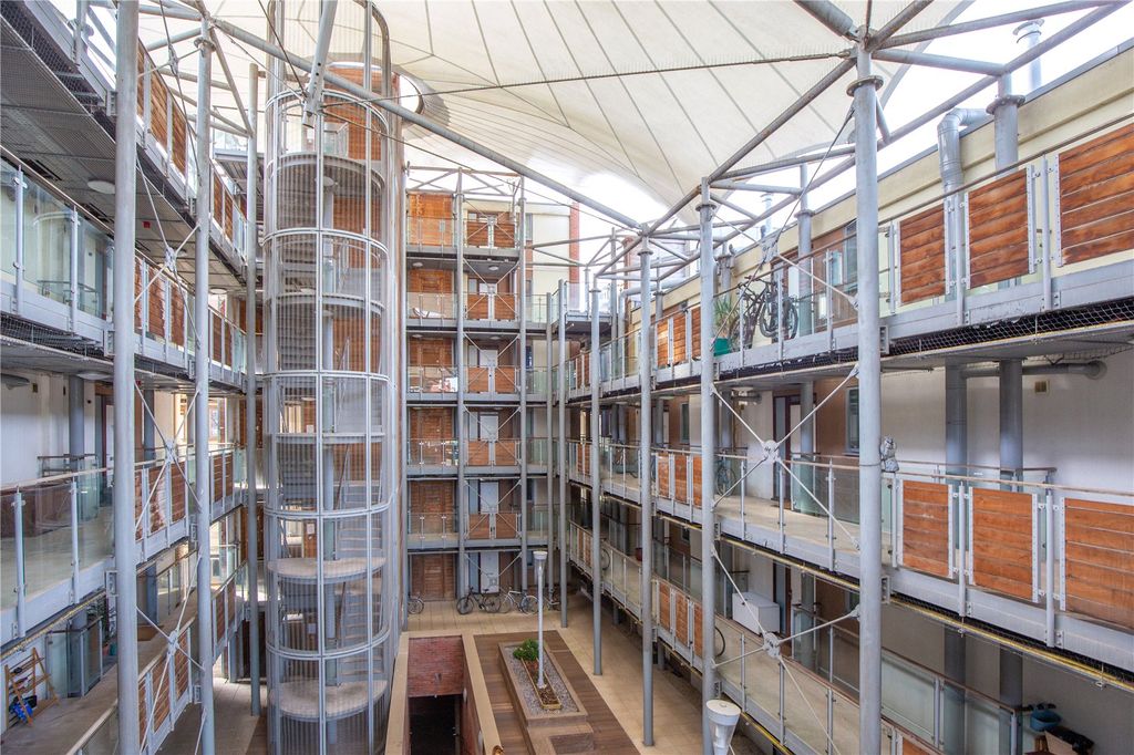 Property photo 2 of 16 Picture No. 35