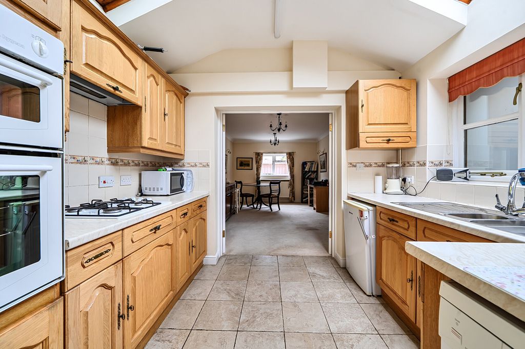 Property photo 2 of 18 Kitchen