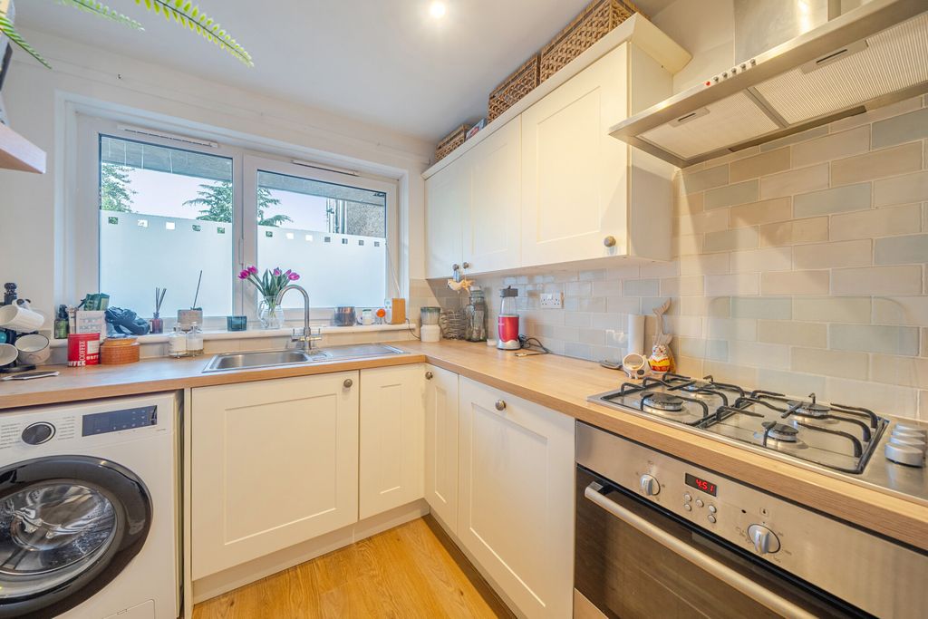 Property photo 3 of 20 1528577-15-6Abe56...
