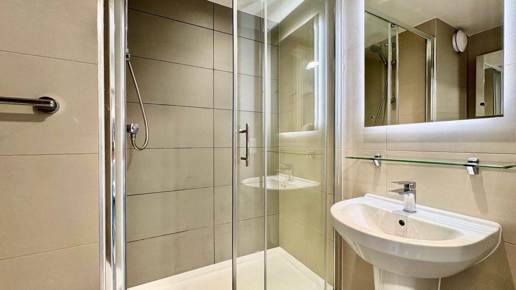 Property photo 3 of 32 Bathroom
