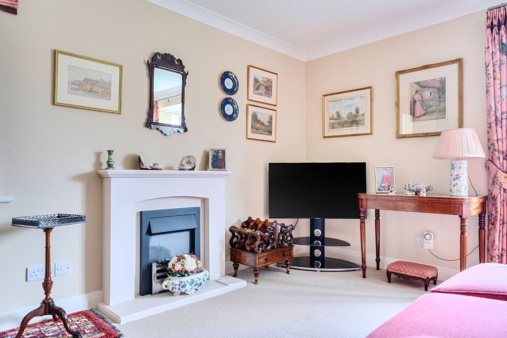 Property photo 3 of 15 4352104