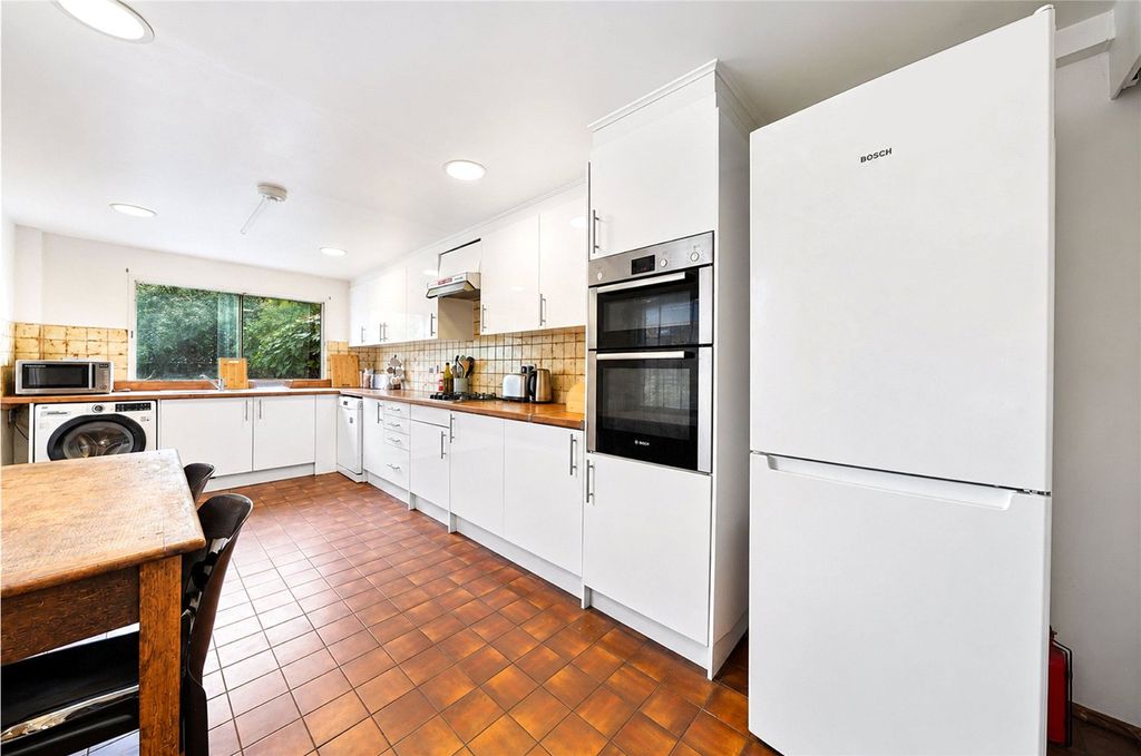 Property photo 2 of 15 Picture No. 11