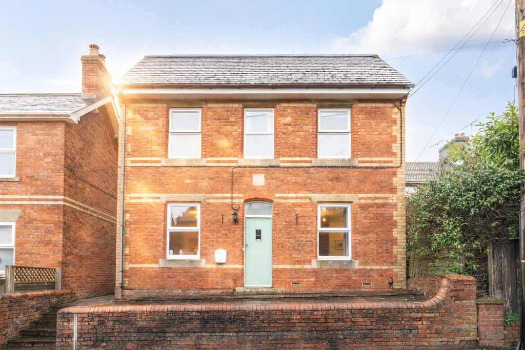 Property photo 2 of 28