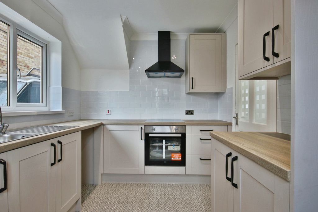 Property photo 2 of 19 4386414