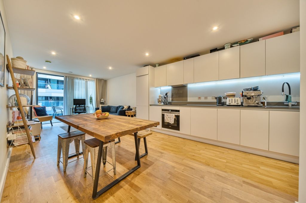 Property photo 2 of 18 Kitchen