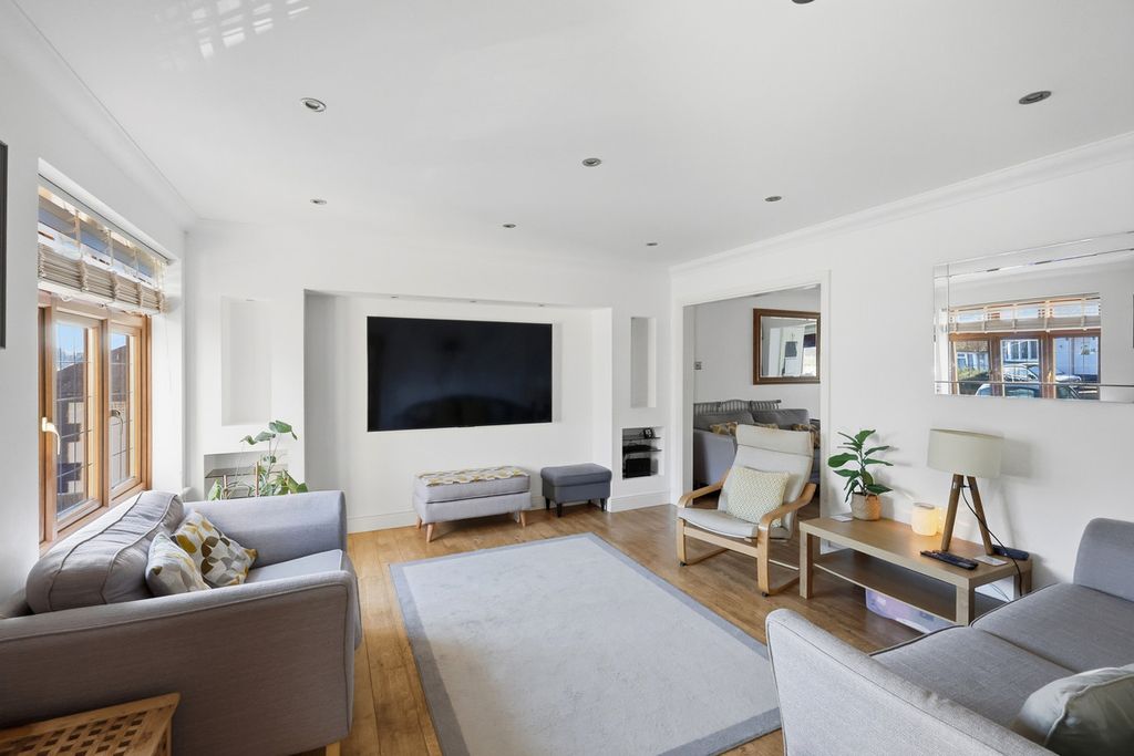 Property photo 3 of 26