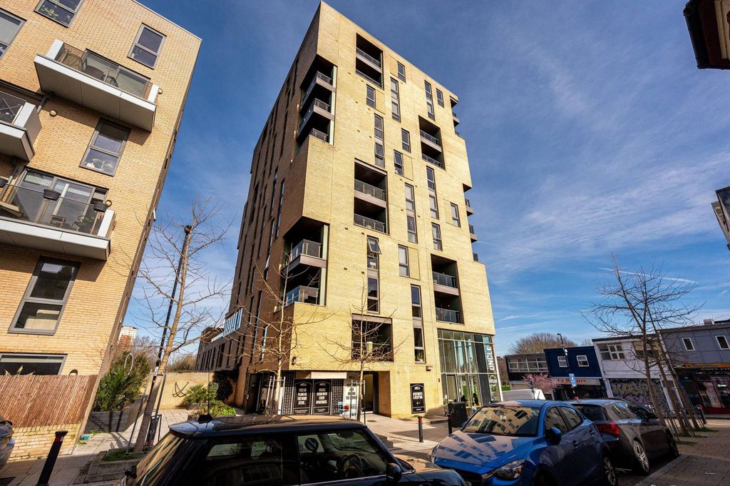 Property photo 2 of 20