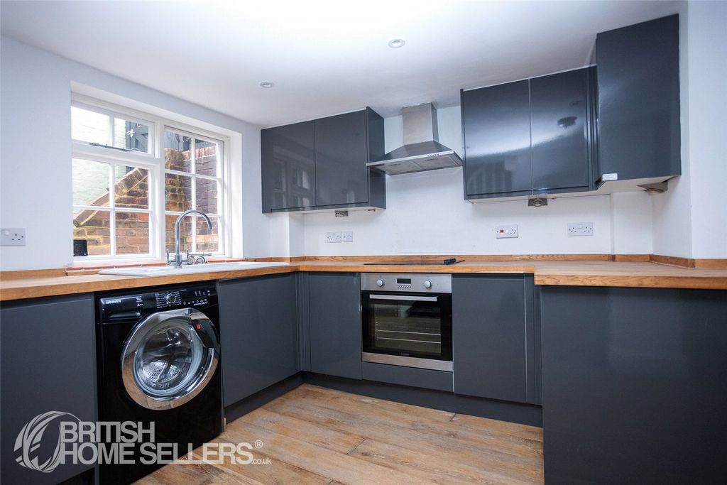 Property photo 2 of 26 Picture No. 24