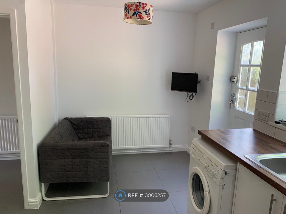 Property photo 3 of 11 Kitchen/Diner/Backdoor