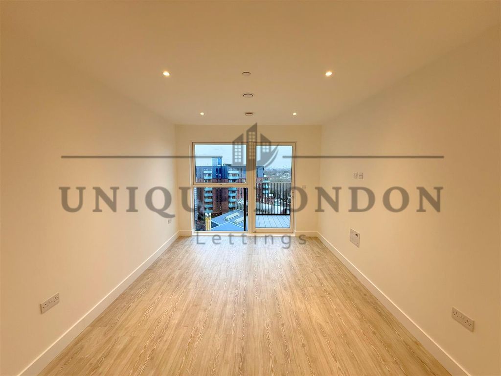 Property photo 2 of 12 386.Png