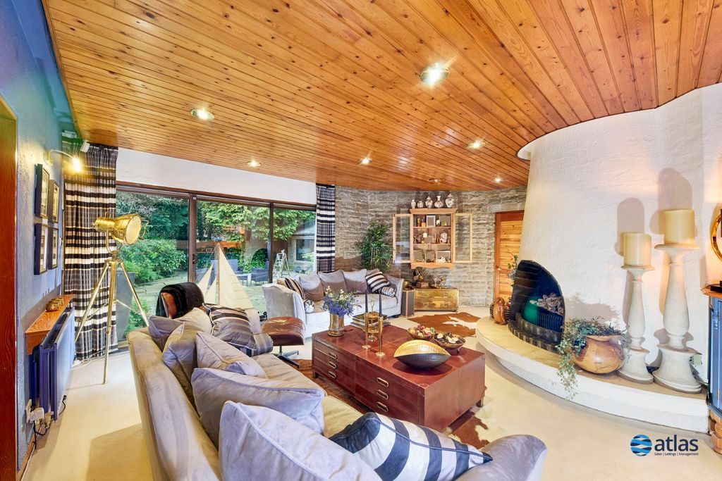 Property photo 3 of 33 Main Reception Room