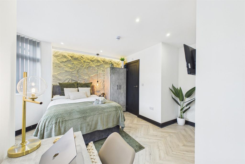 Property photo 2 of 10 Studio Room 4