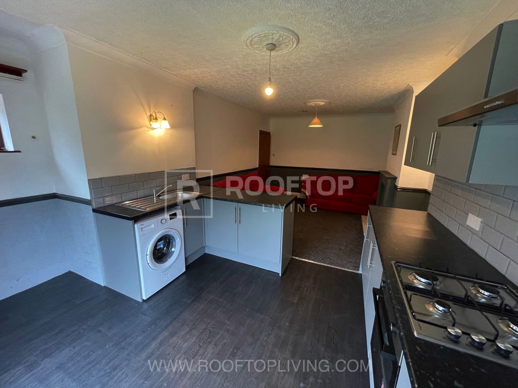 Property photo 3 of 32 Property Photo