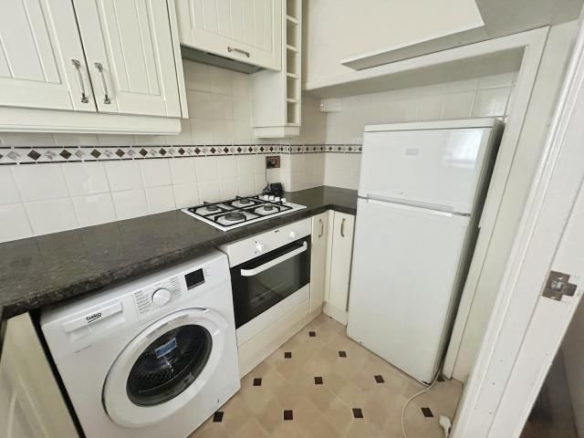 Property photo 2 of 7 Kitchen