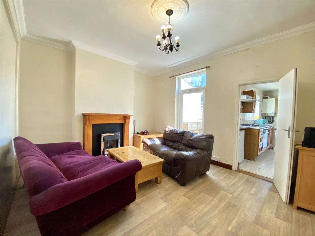 Property photo 2 of 21 Picture No. 12