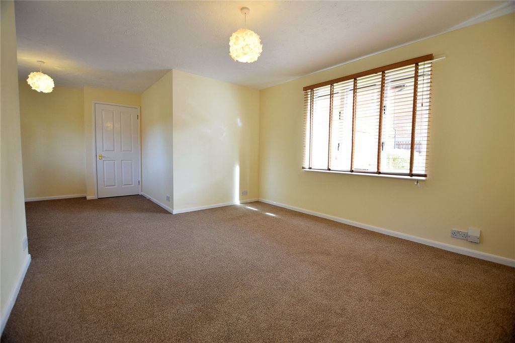Property photo 3 of 7 Living Room