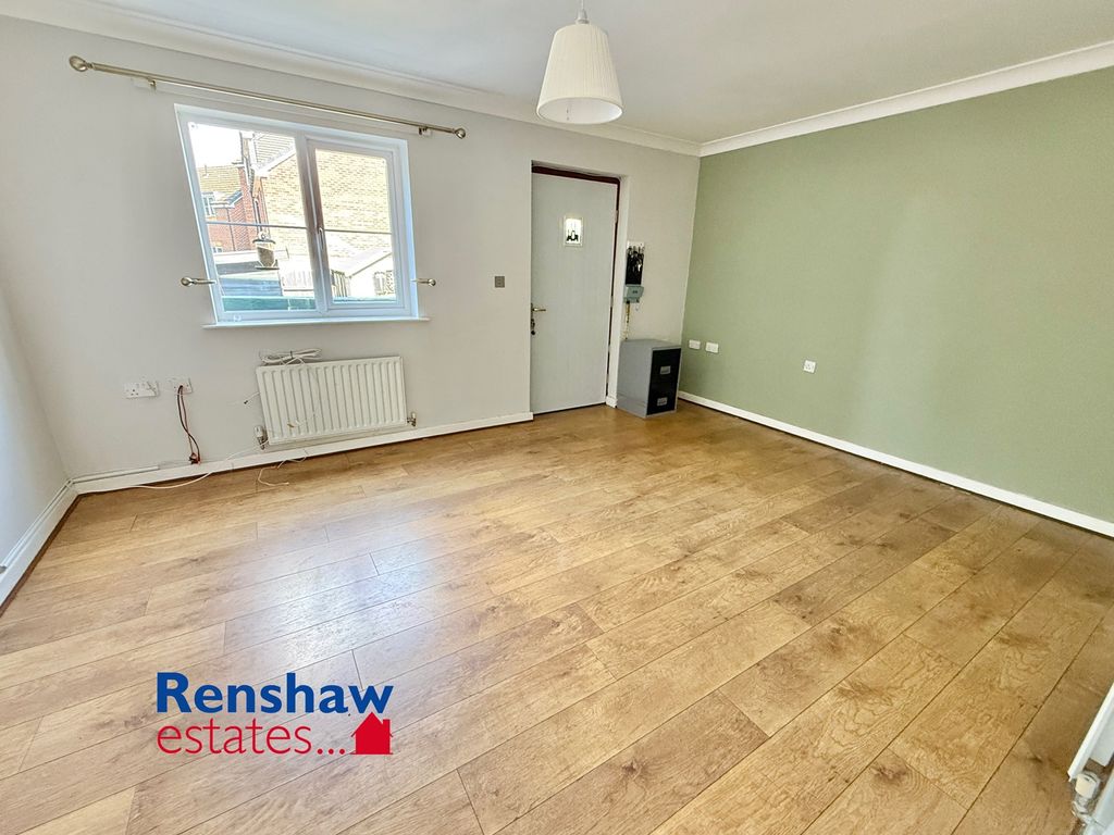 Property photo 2 of 12 L