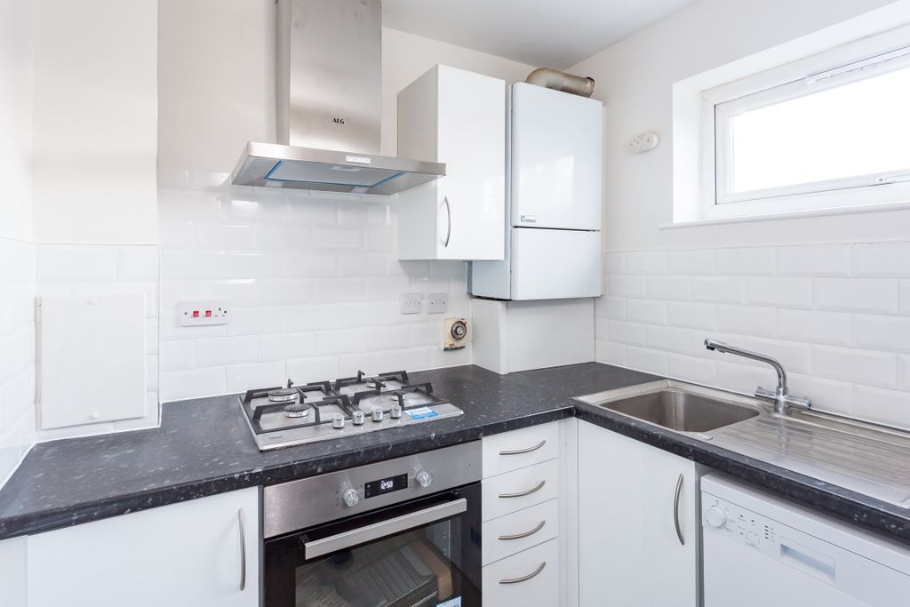 Property photo 2 of 6 2201201916_Ptwd_Flat