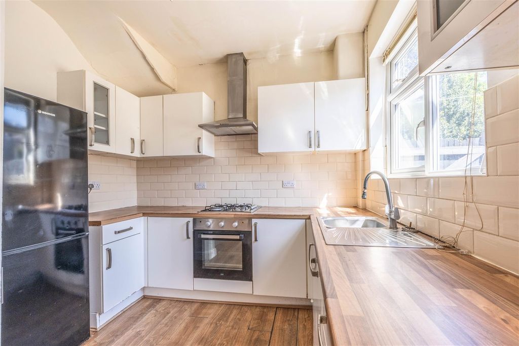 Property photo 2 of 22 Kitchen