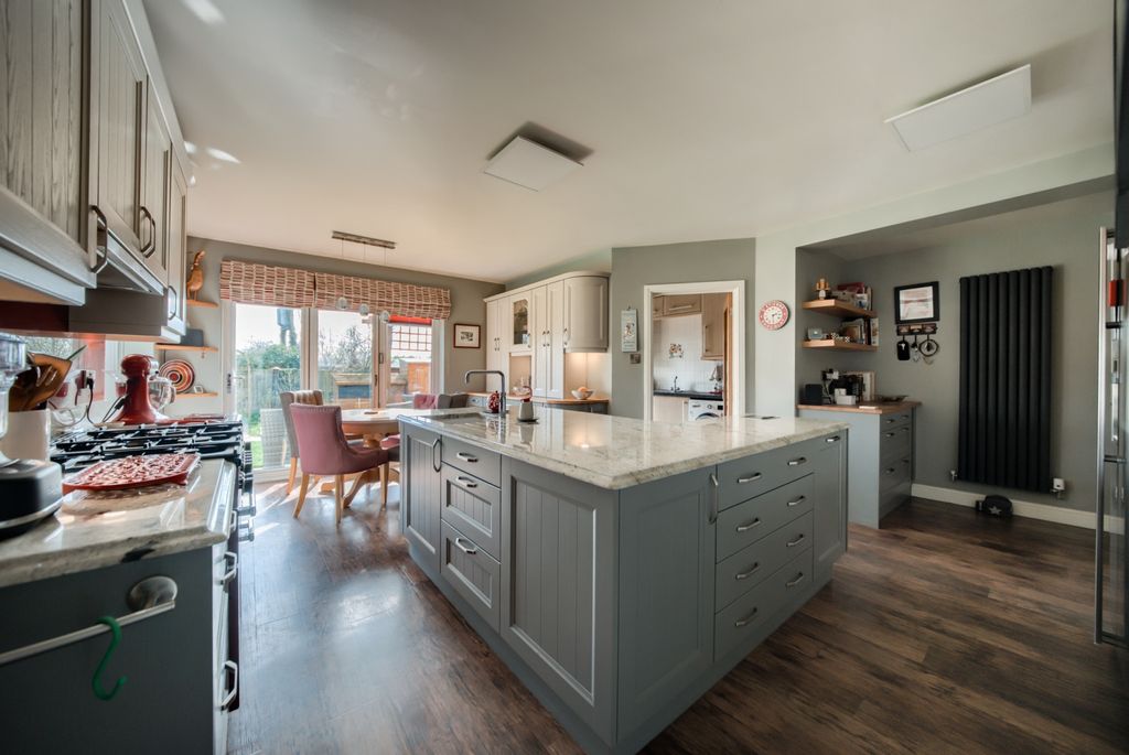 Property photo 3 of 29 Xt5A5026-Hdr(3)