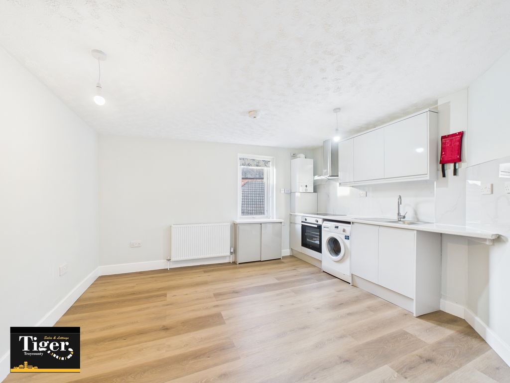 Property photo 1 of 7 Cam02176G0-Pr0801-Still001