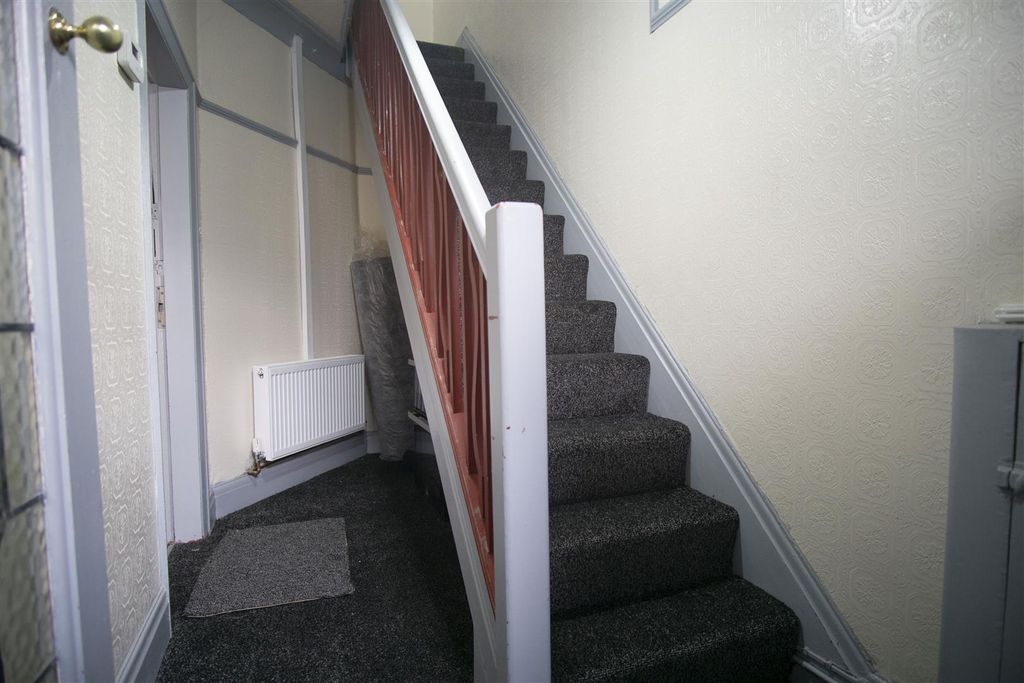 Property photo 2 of 12 Hallway