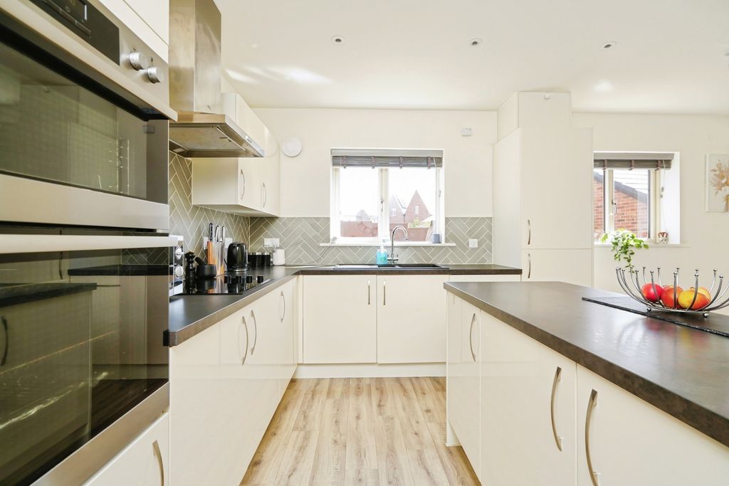 Property photo 3 of 21 Pbox-Img.Jpg