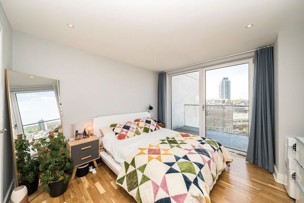 Property photo 2 of 11