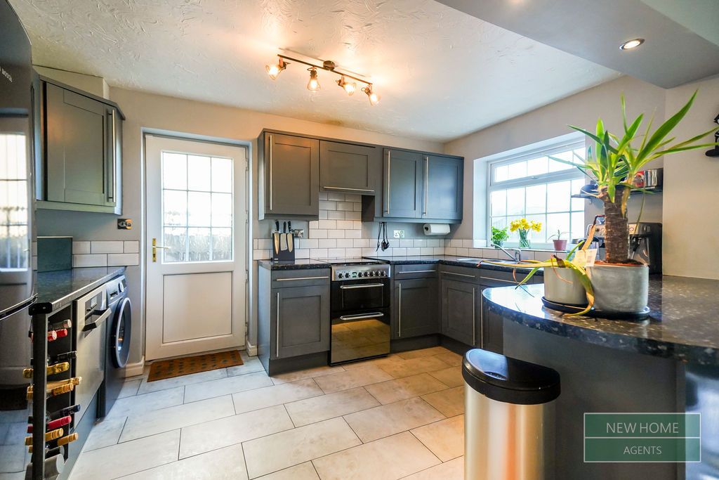 Property photo 3 of 27 Photo 7