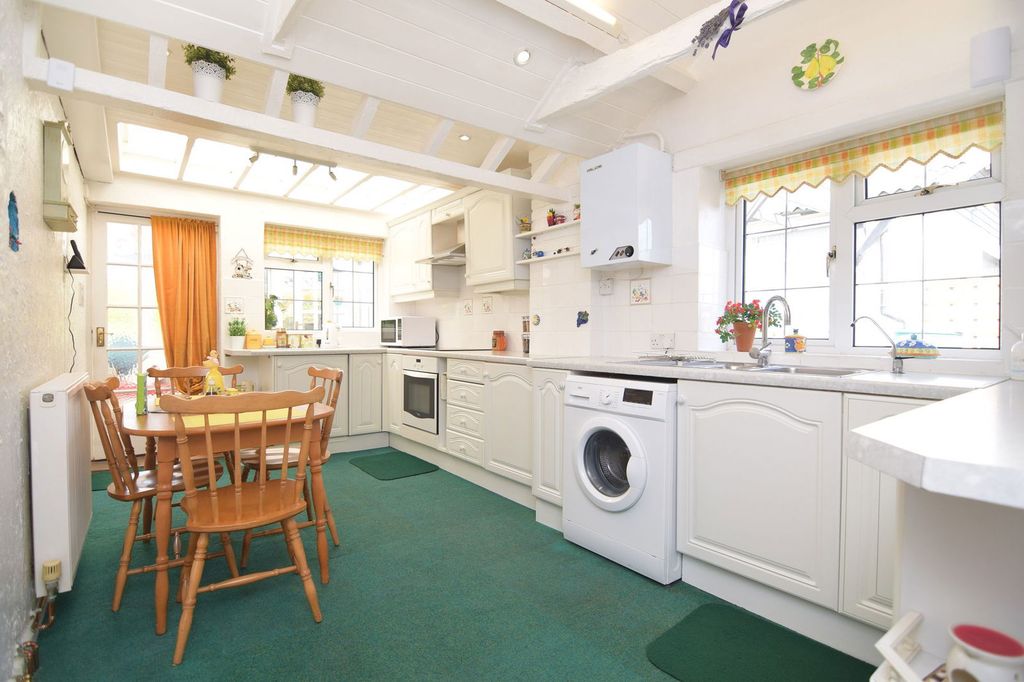 Property photo 2 of 23